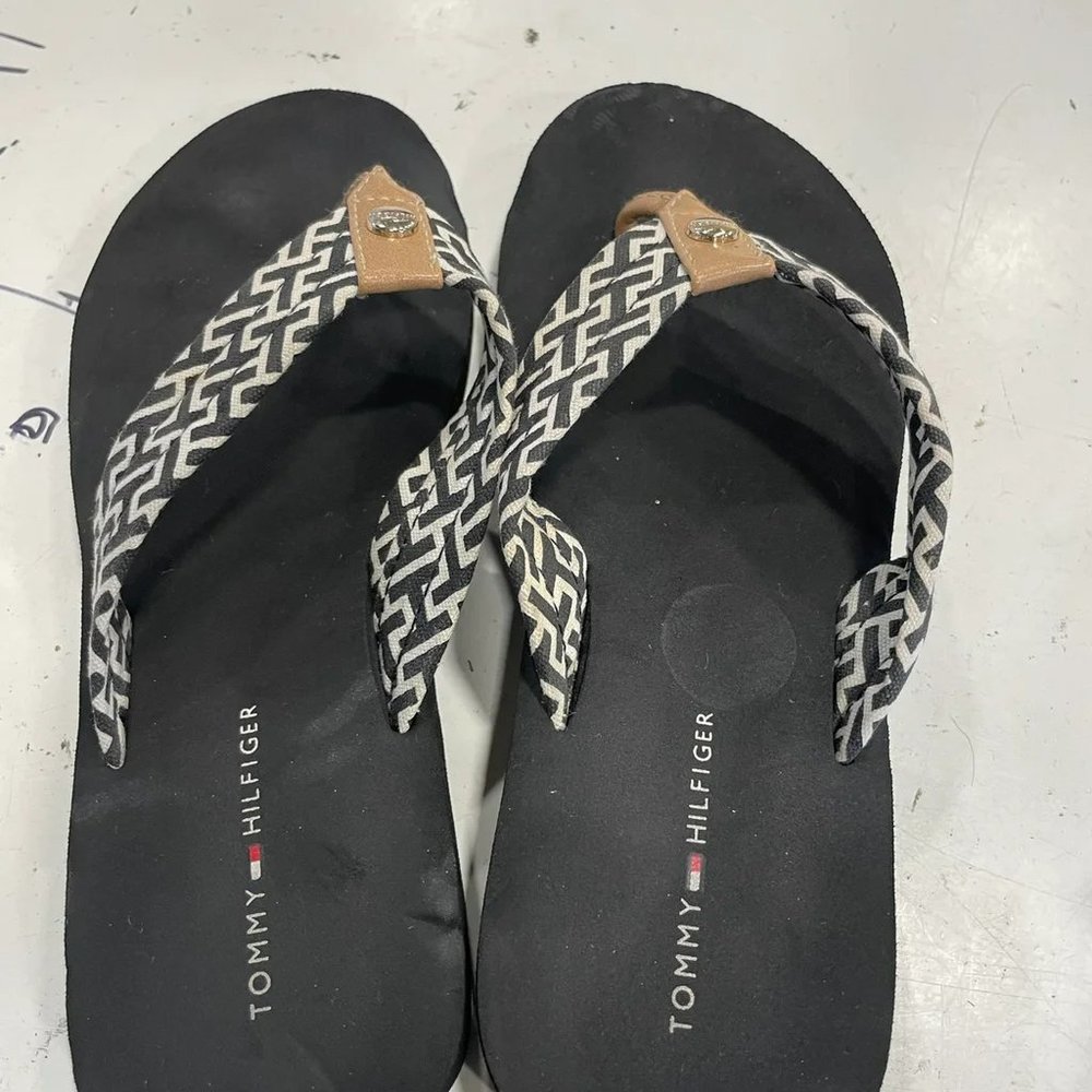 Tommy Hilfiger Women's Black Filip Flop Thong Sandal Size 6